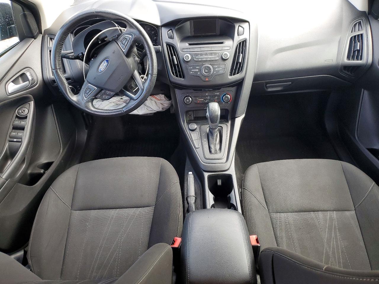 2017 FORD FOCUS SE photo 15
