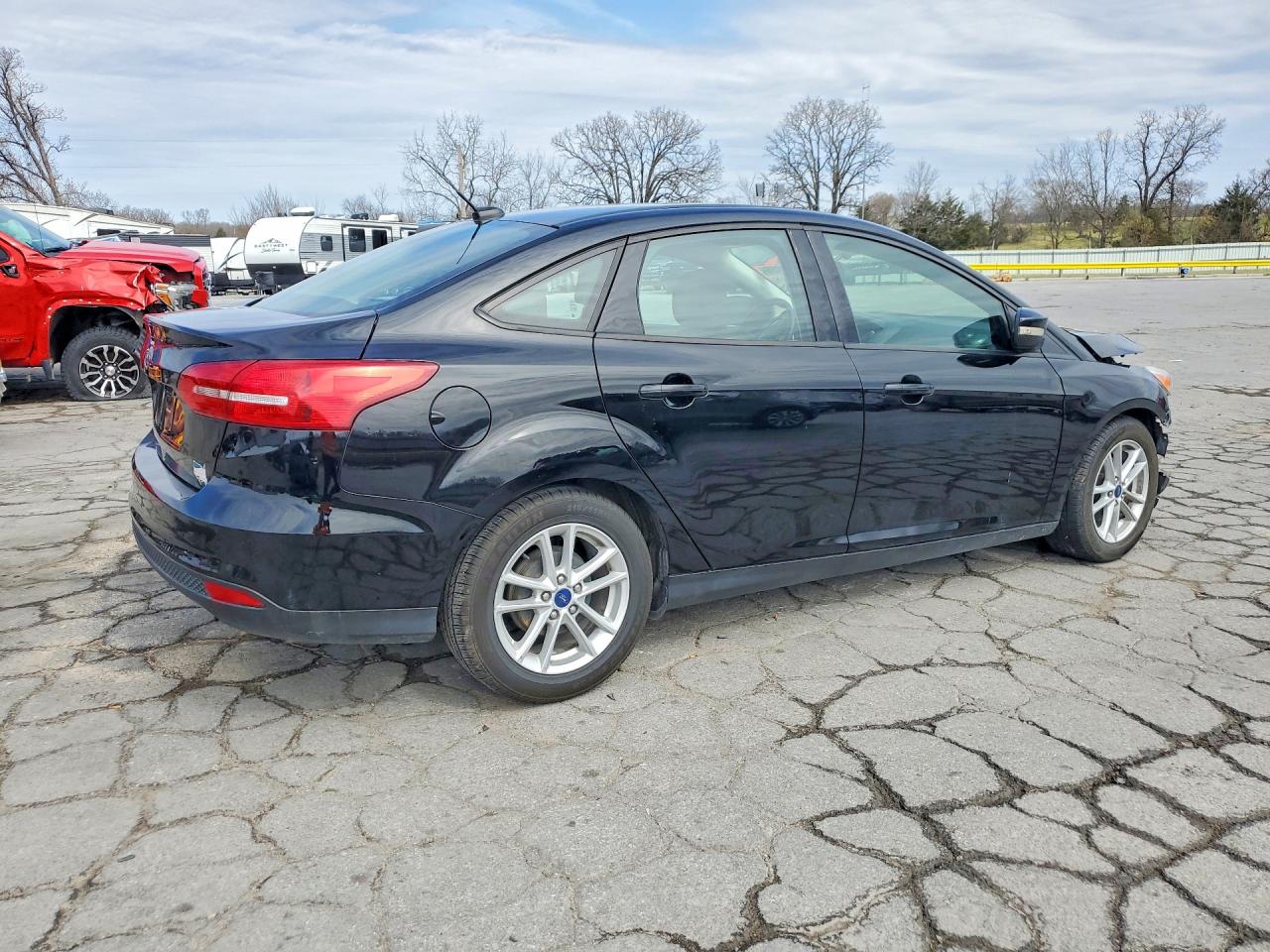2017 FORD FOCUS SE photo 5