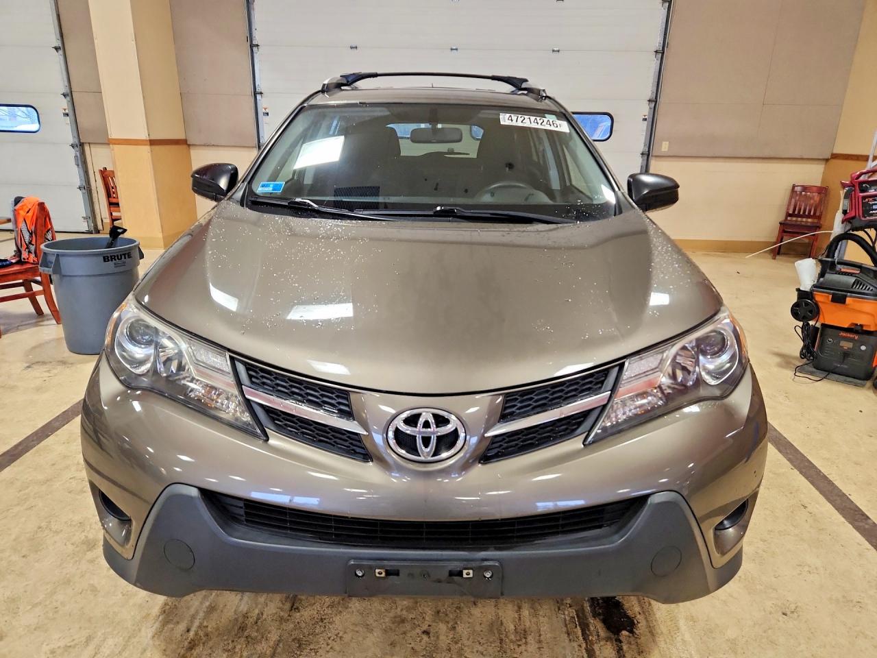 2014 TOYOTA RAV4 LE photo 5