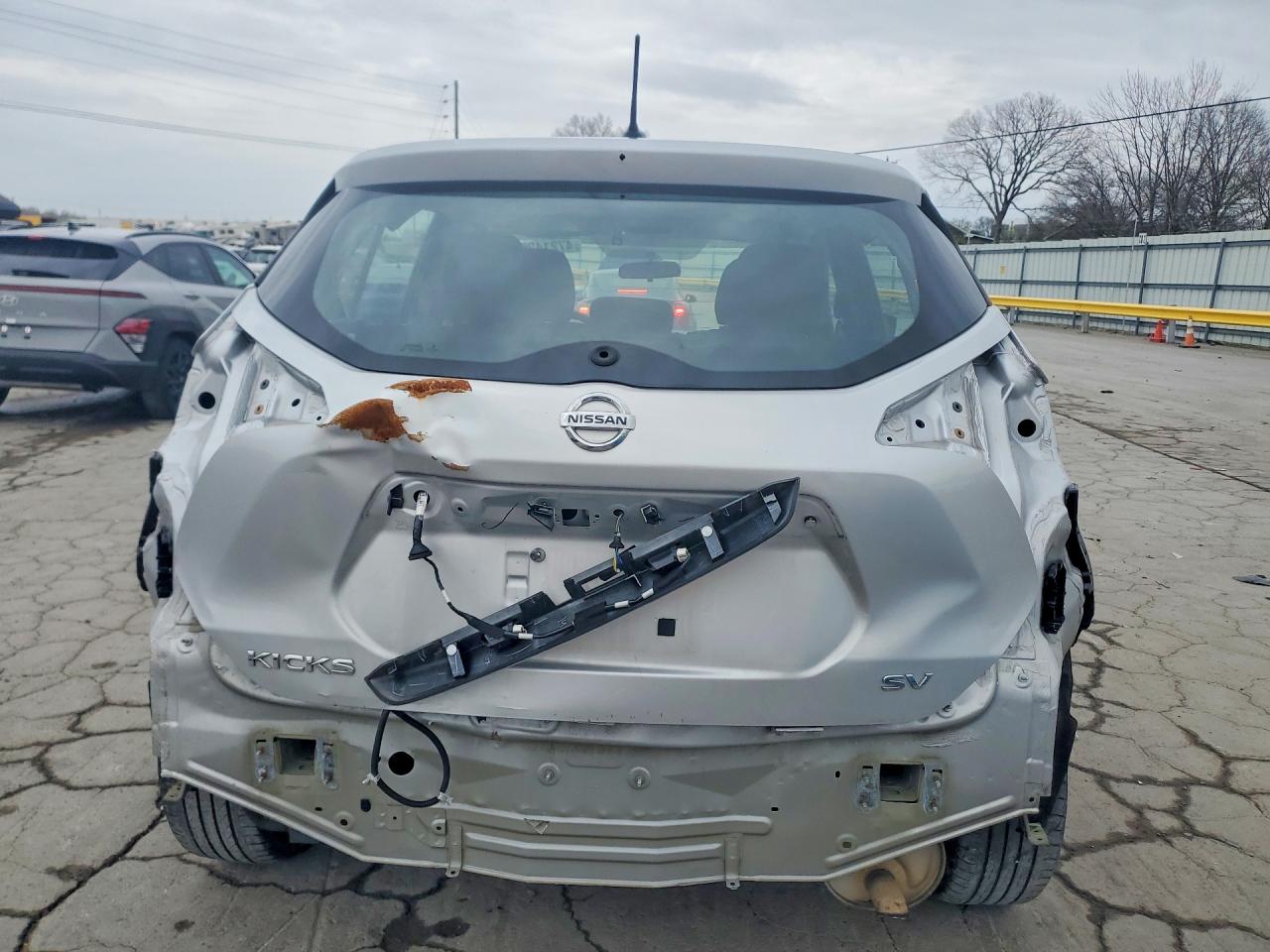 2018 NISSAN KICKS SV photo 16