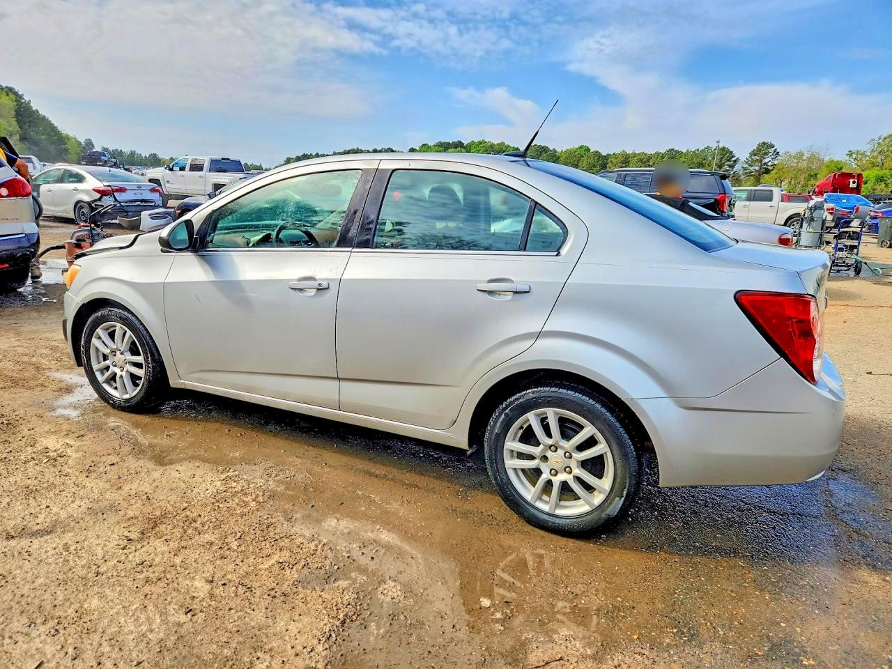 2012 CHEVROLET SONIC LT photo 2