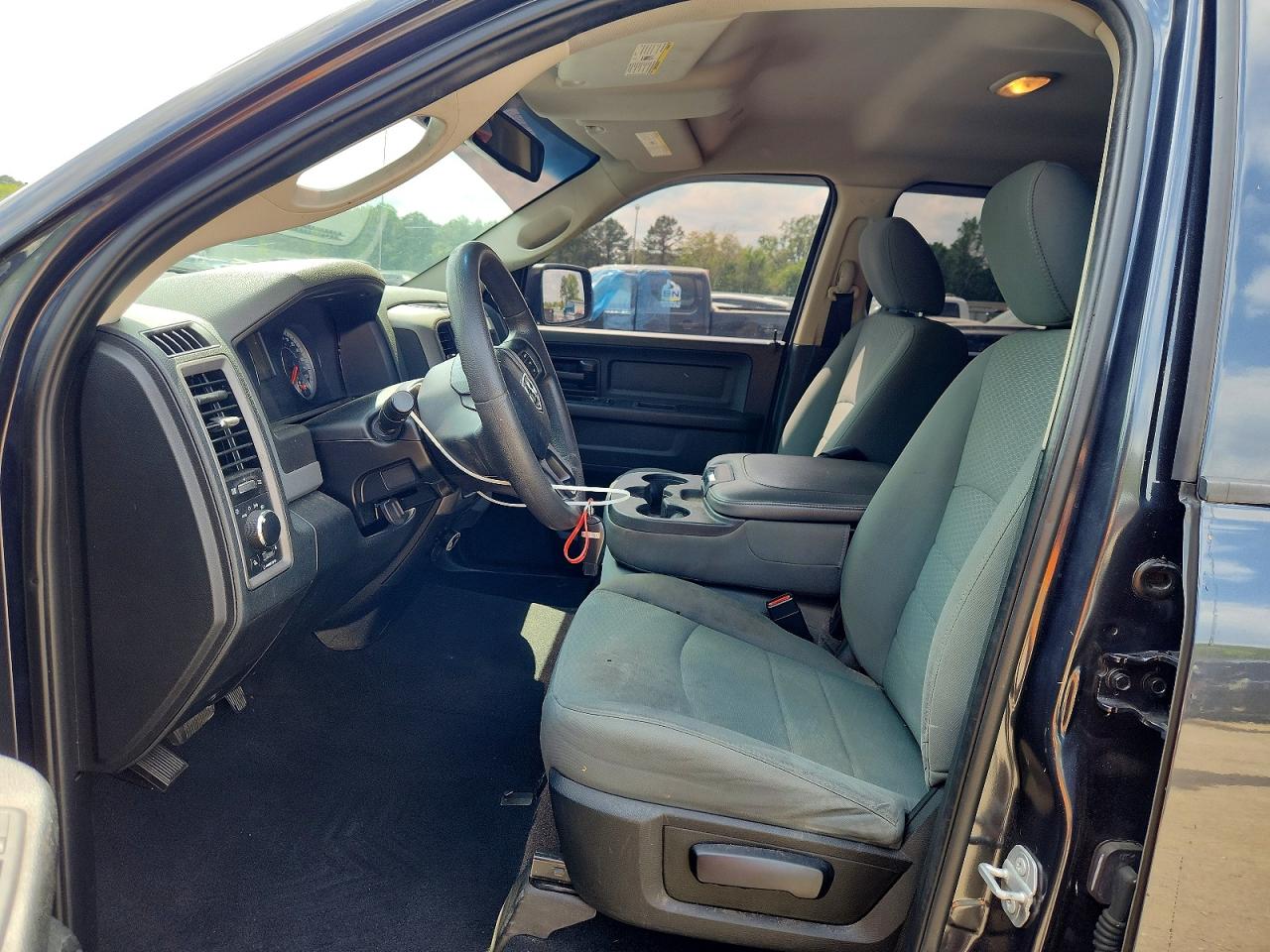 2018 RAM 1500 ST photo 13