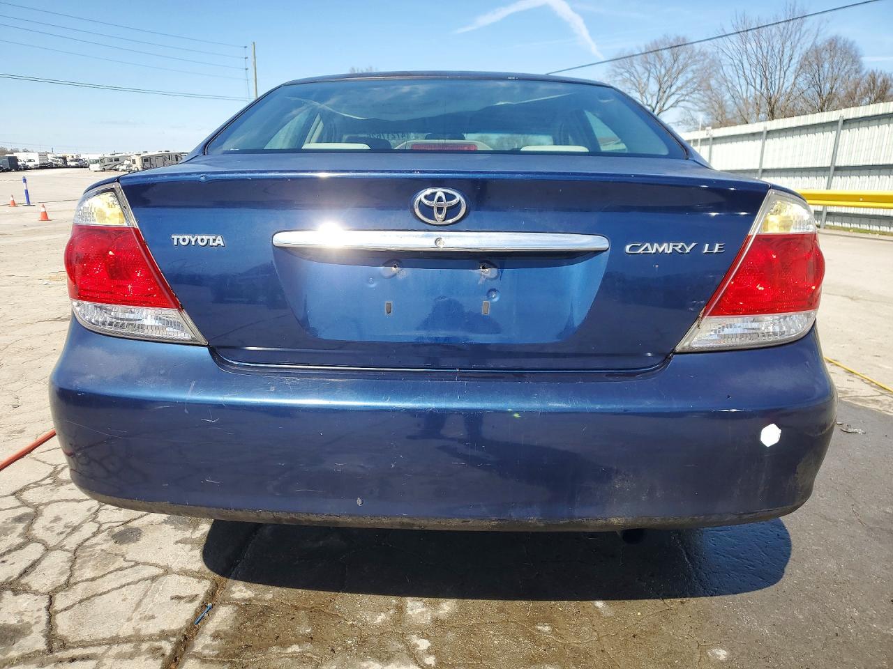 2005 TOYOTA CAMRY LE photo 11