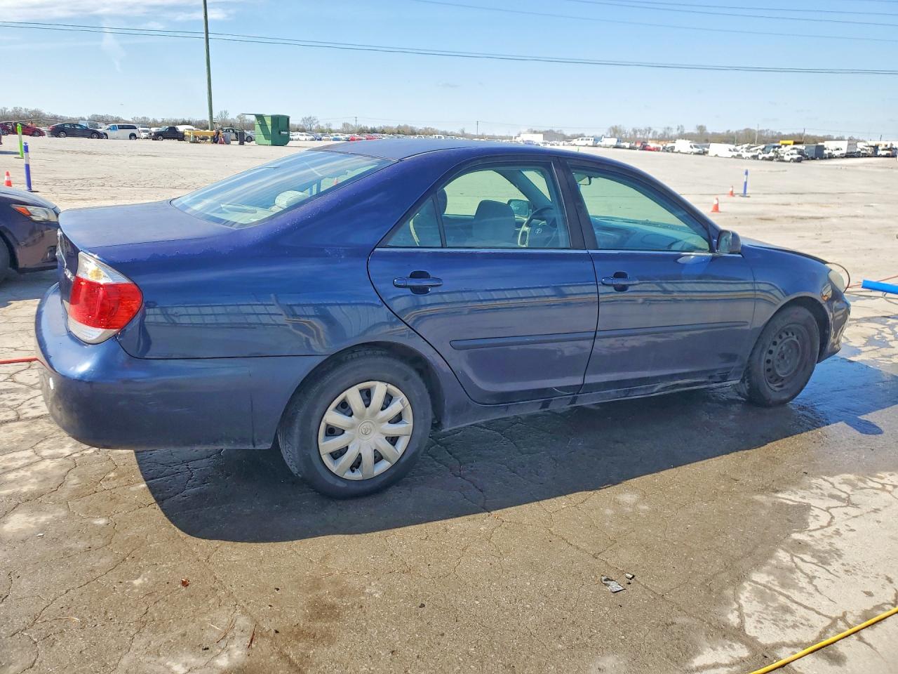 2005 TOYOTA CAMRY LE photo 5