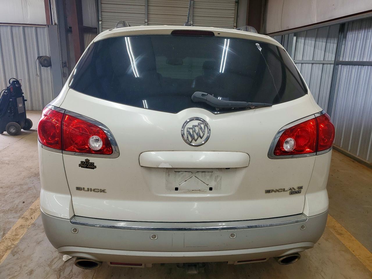 2010 BUICK ENCLAVE CXL photo 6