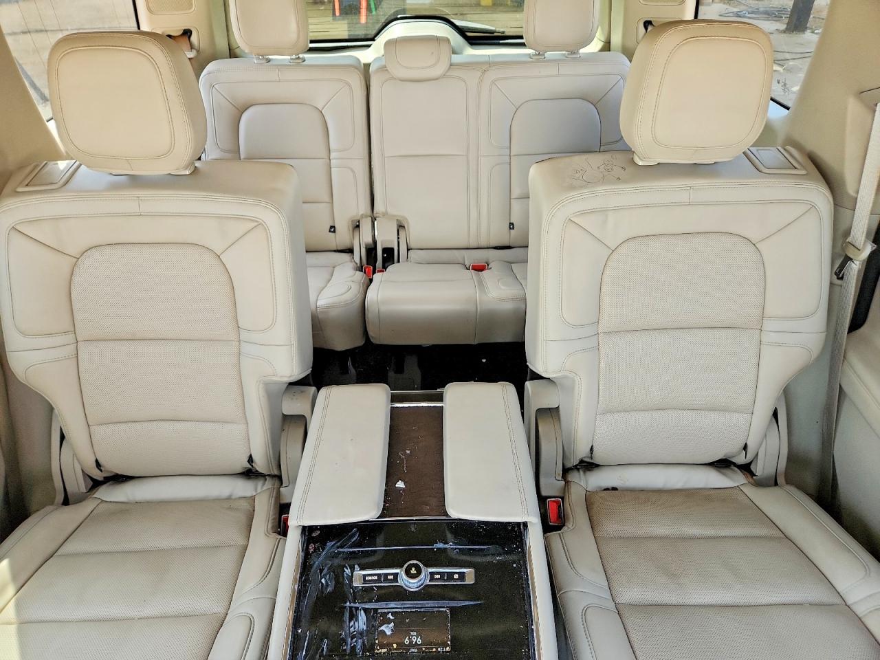 2021 LINCOLN NAVIGATOR RESERVE photo 28