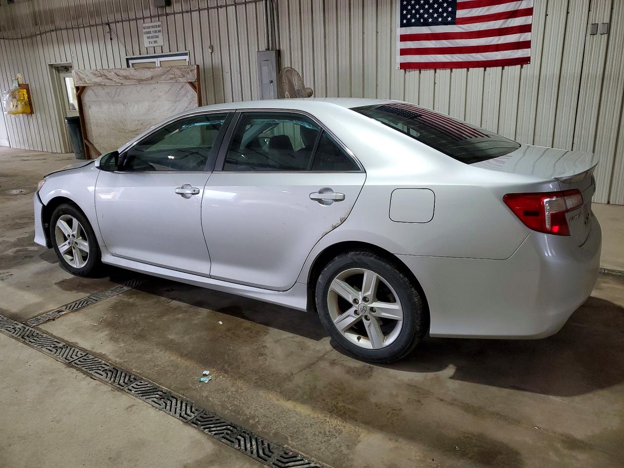 2012 TOYOTA CAMRY SE photo 4