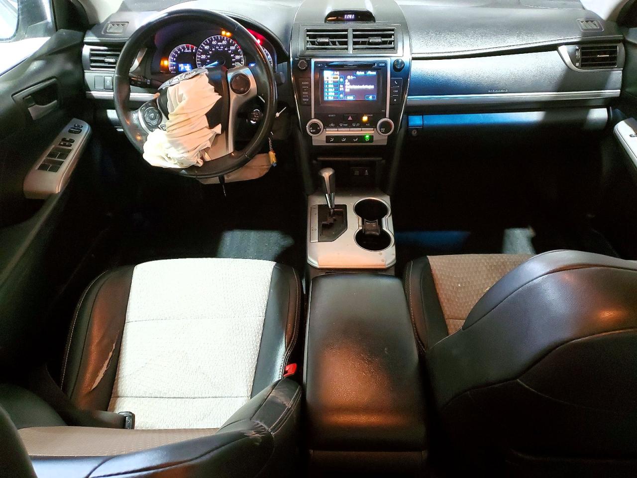 2012 TOYOTA CAMRY SE photo 22