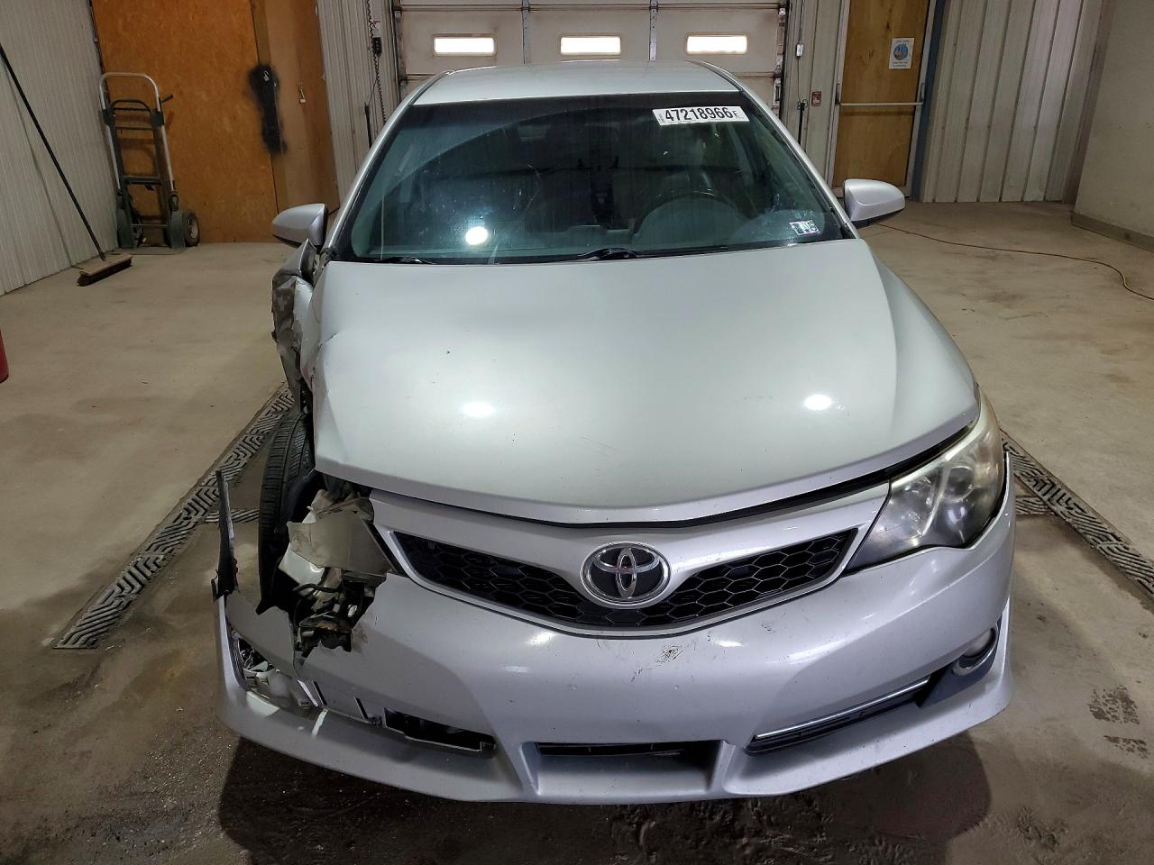 2012 TOYOTA CAMRY SE photo 13