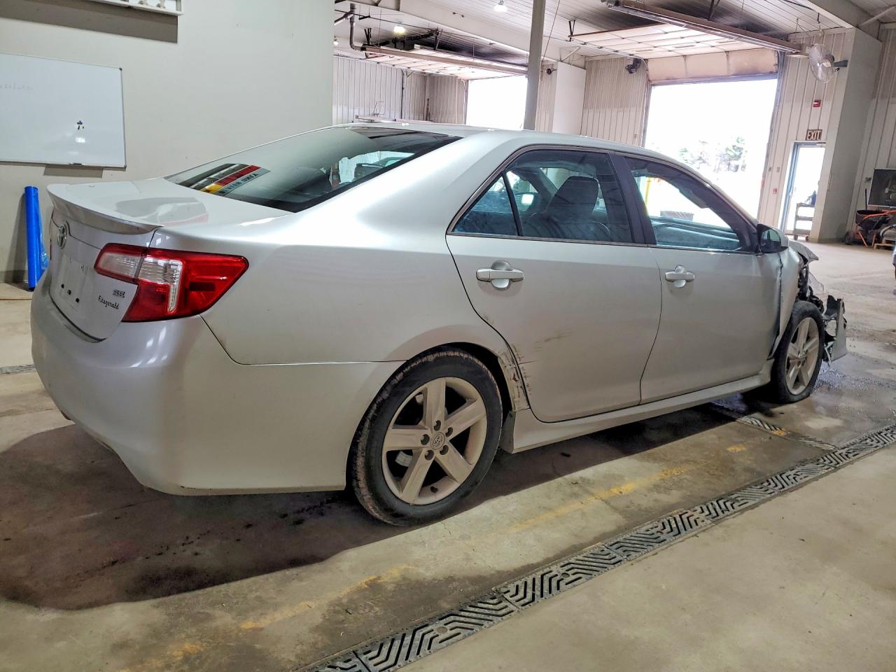 2012 TOYOTA CAMRY SE photo 7