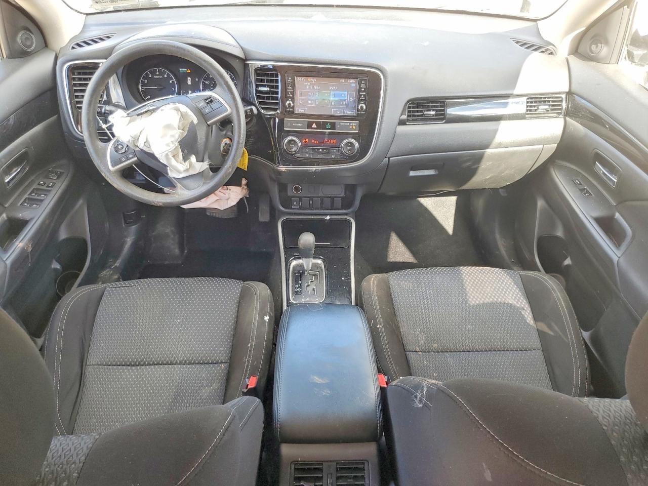 2019 MITSUBISHI OUTLANDER SE photo 8