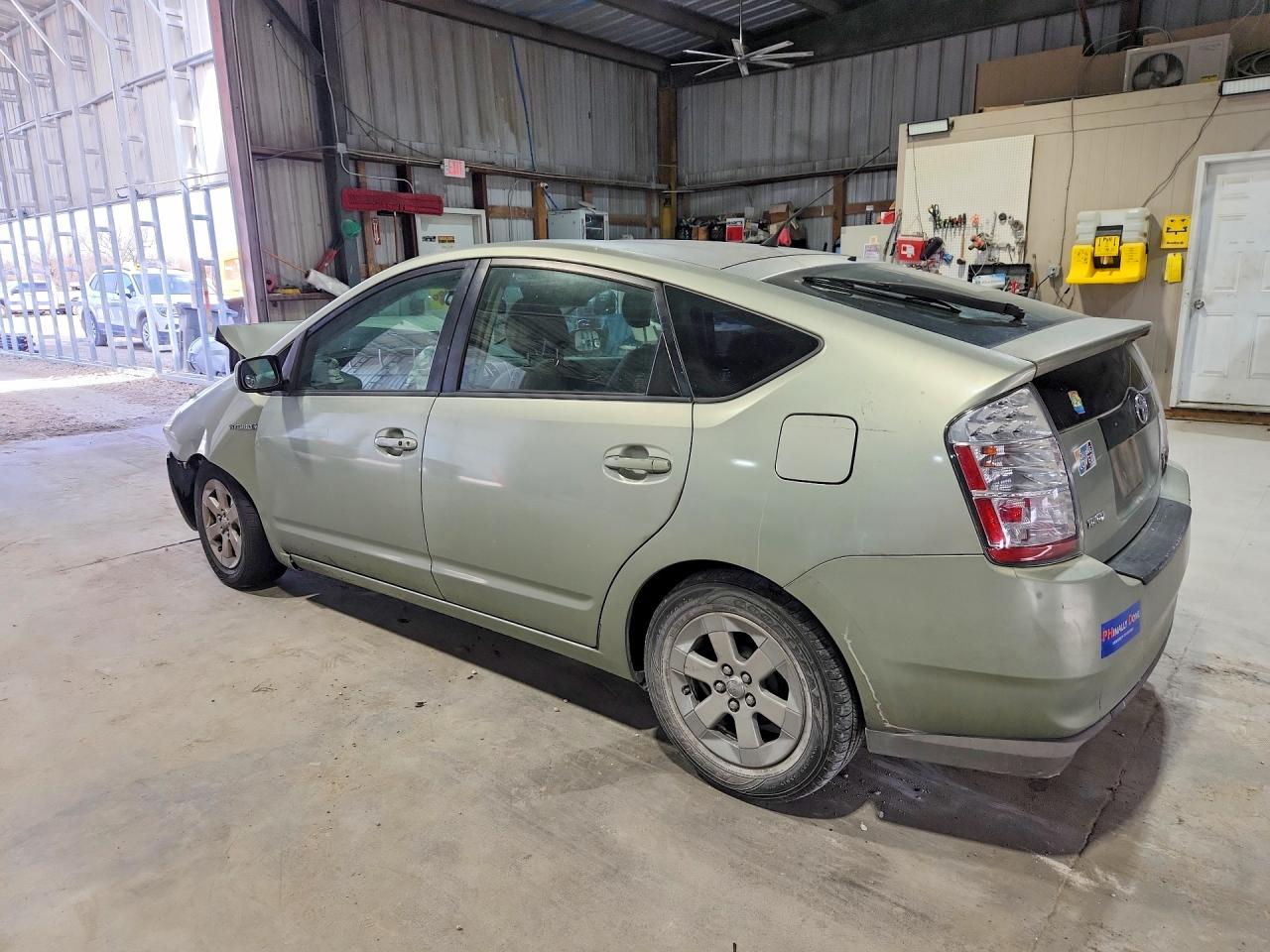 2008 TOYOTA PRIUS BASE photo 2