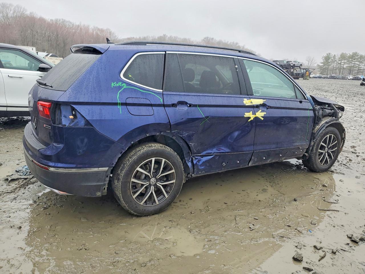 2021 VOLKSWAGEN TIGUAN SE photo 3