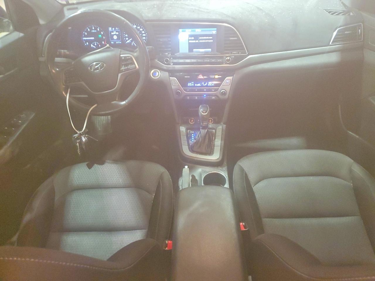 2017 HYUNDAI ELANTRA SE photo 8