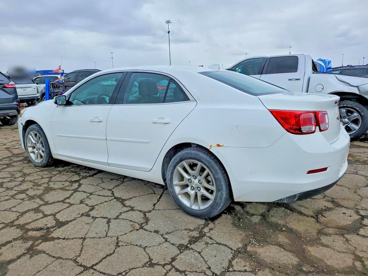 2013 CHEVROLET MALIBU 1LT photo 2