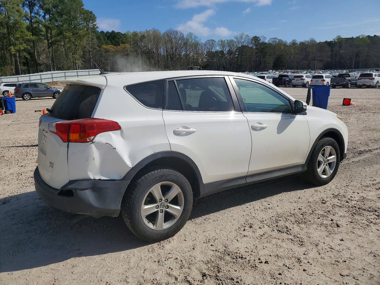 2015 TOYOTA RAV4 XLE photo 5