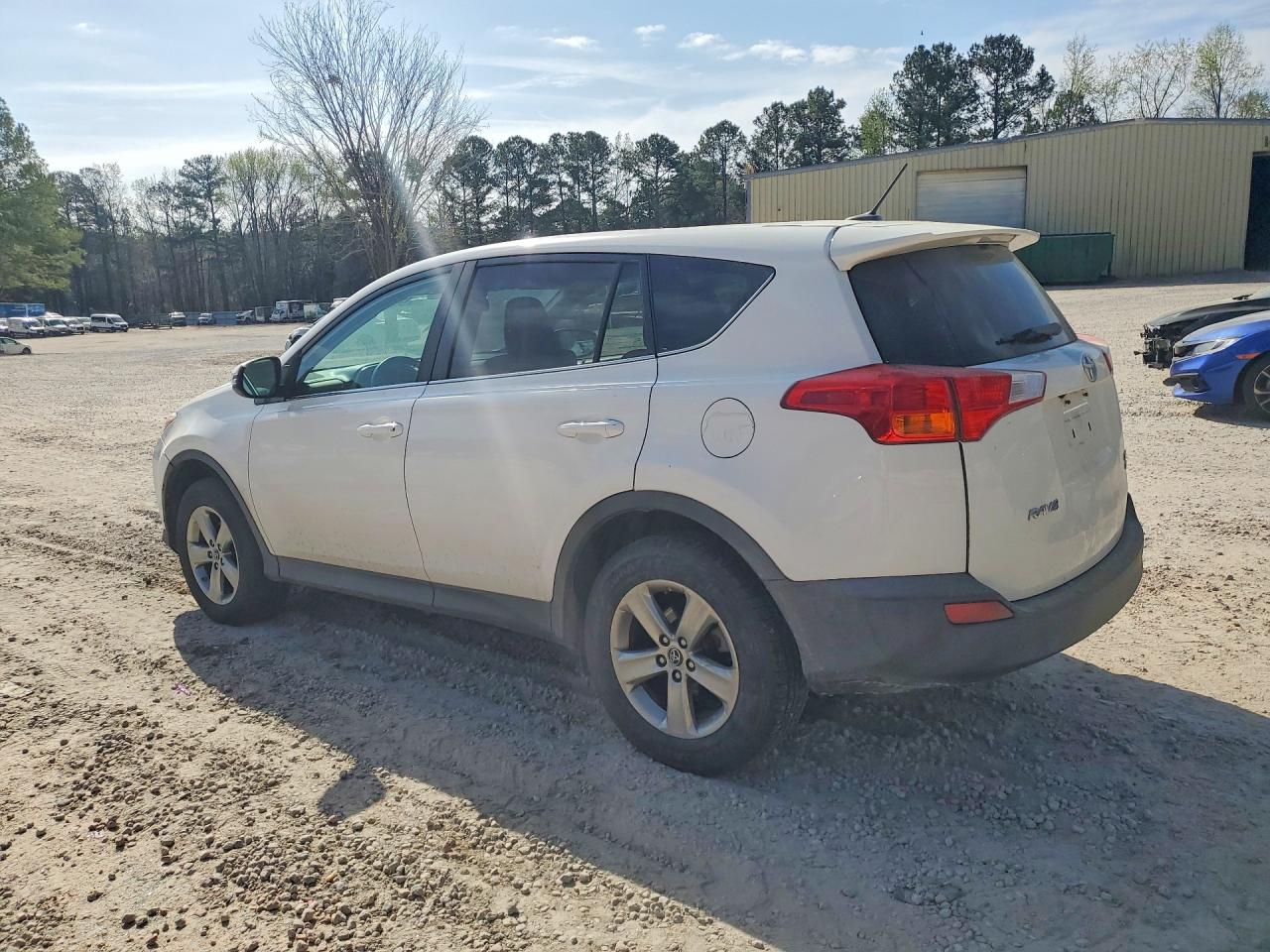 2015 TOYOTA RAV4 XLE photo 3