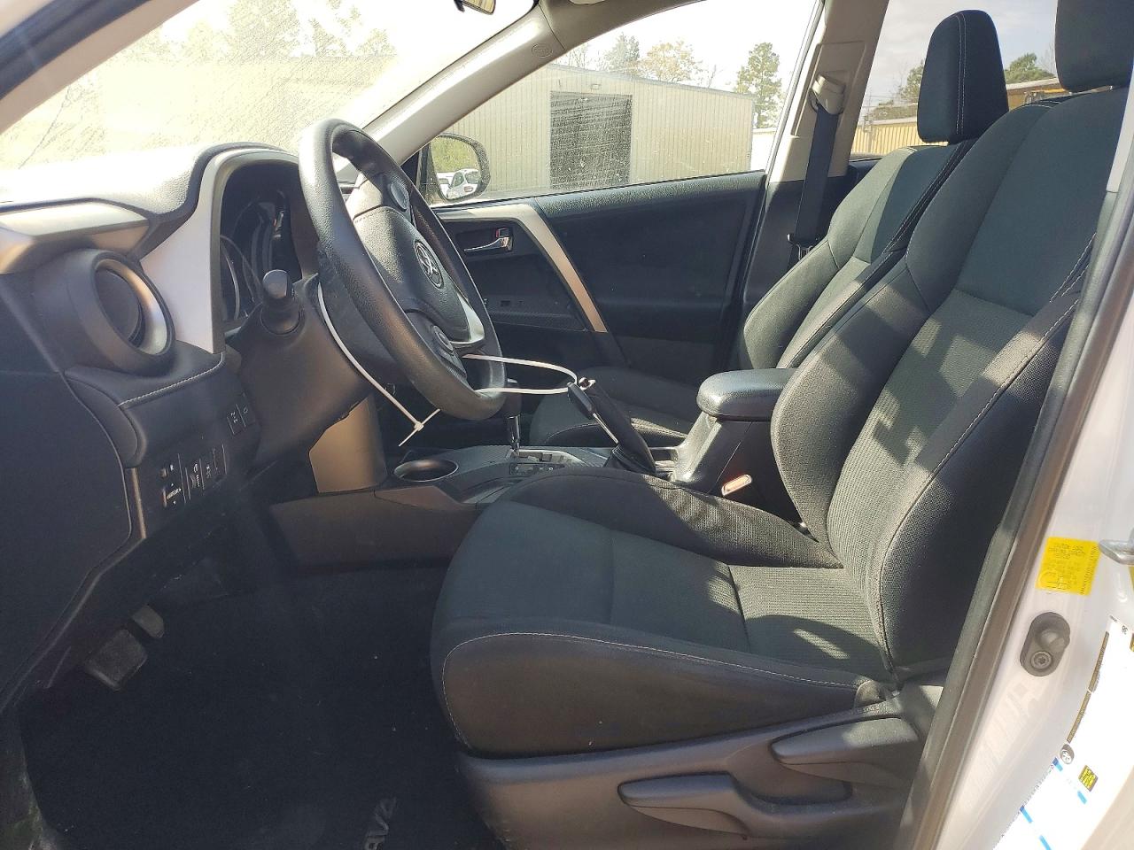 2015 TOYOTA RAV4 XLE photo 13