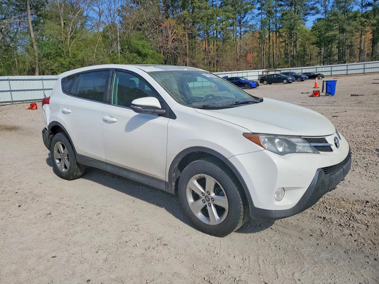 2015 TOYOTA RAV4 XLE photo 7
