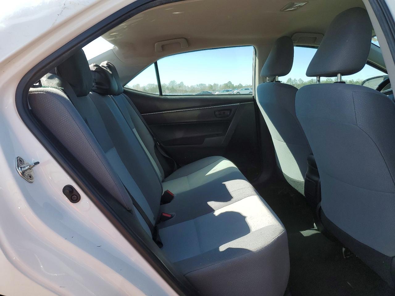 2015 TOYOTA COROLLA L photo 28