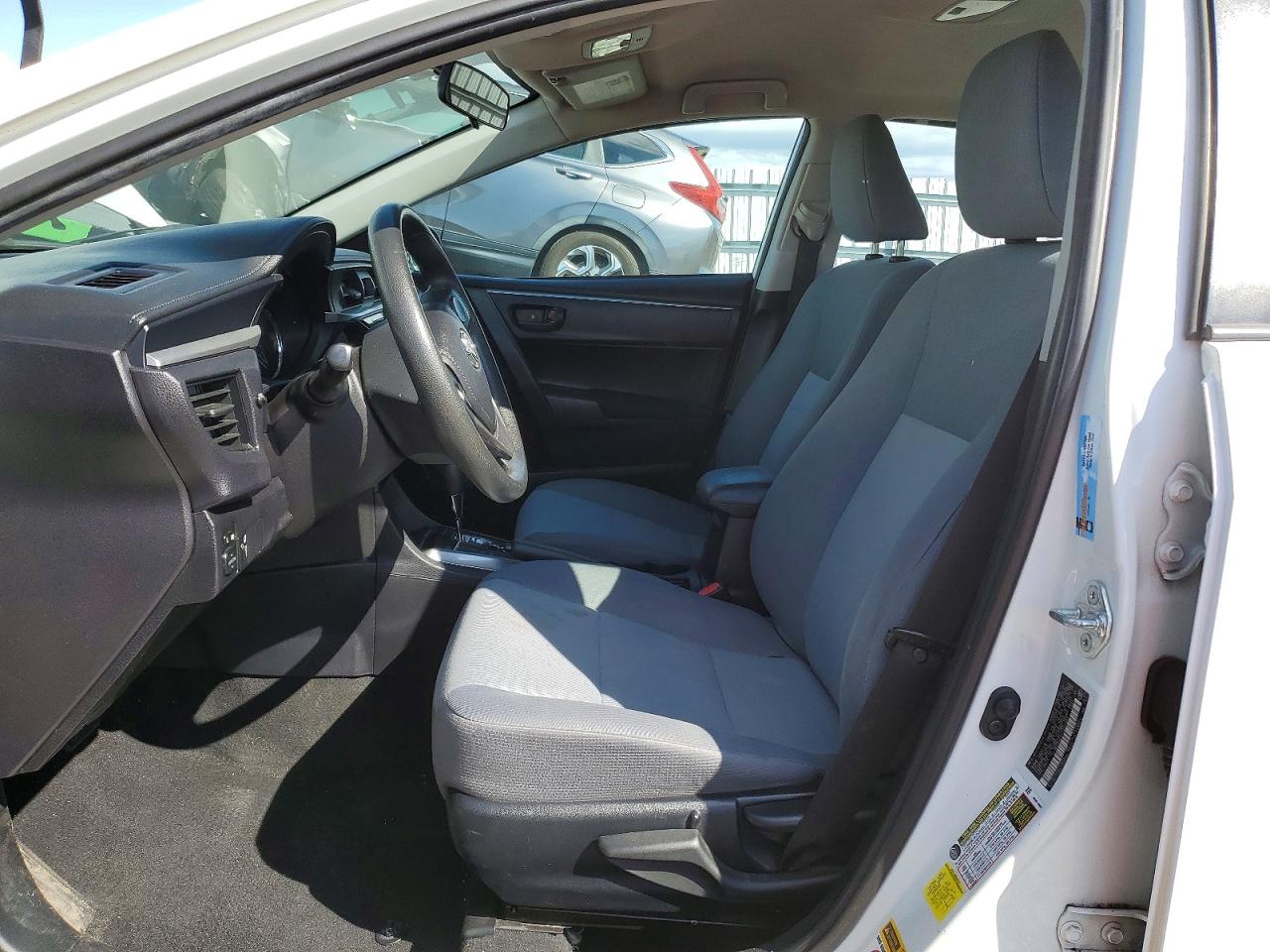 2015 TOYOTA COROLLA L photo 19