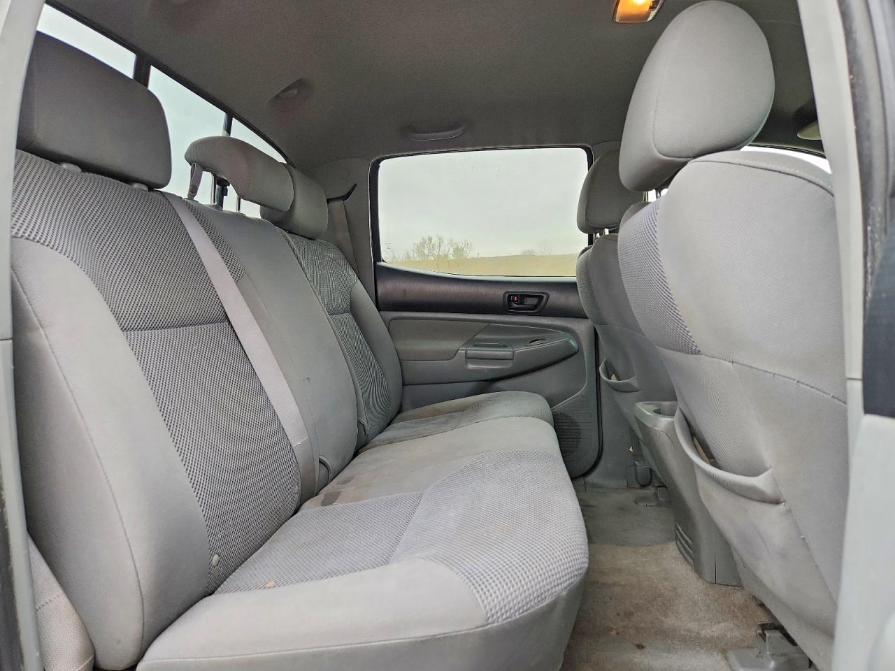 2005 TOYOTA TACOMA V6 photo 28