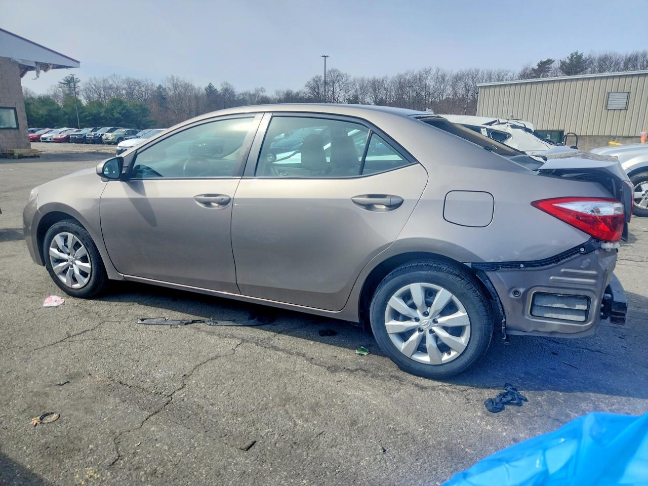 2016 TOYOTA COROLLA LE photo 3