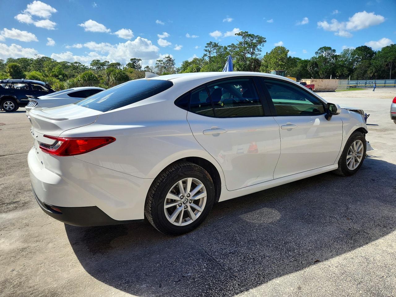 2025 TOYOTA CAMRY LE photo 5