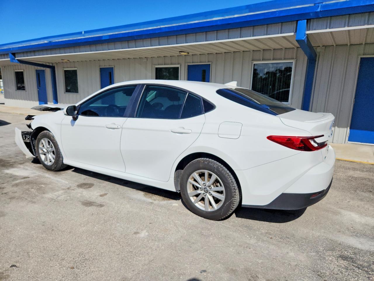 2025 TOYOTA CAMRY LE photo 3
