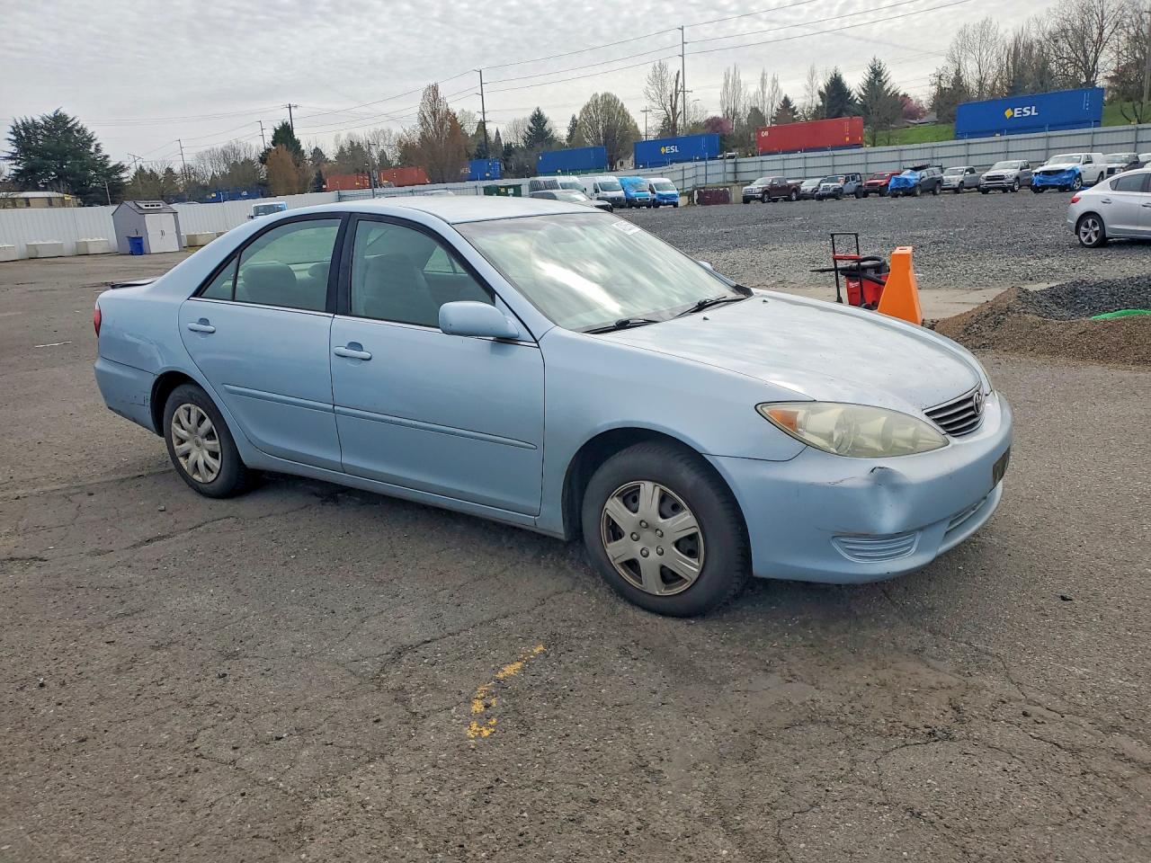 2005 TOYOTA CAMRY LE photo 4