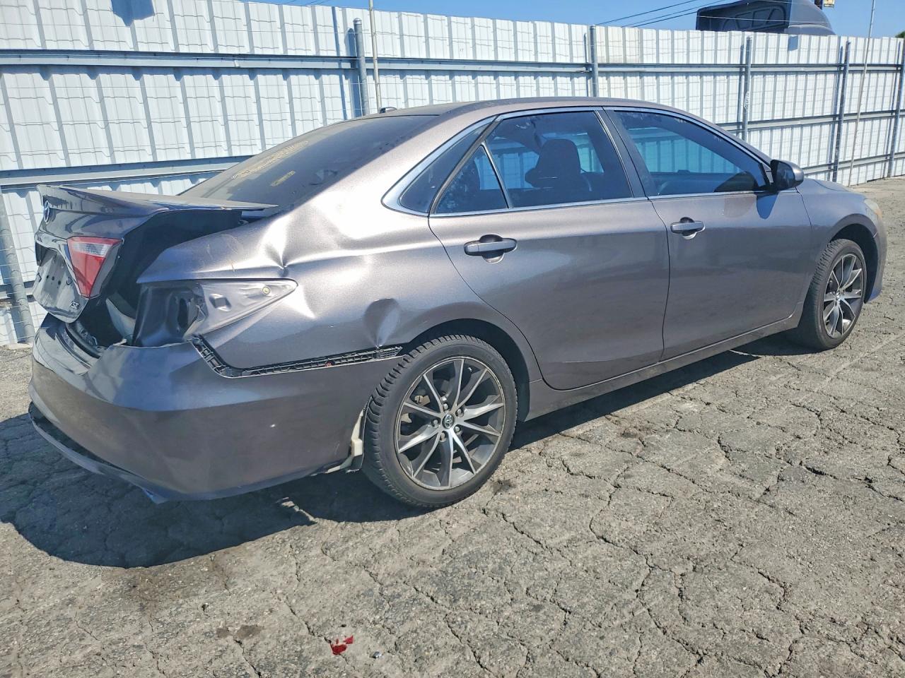 2016 TOYOTA CAMRY XSE photo 3