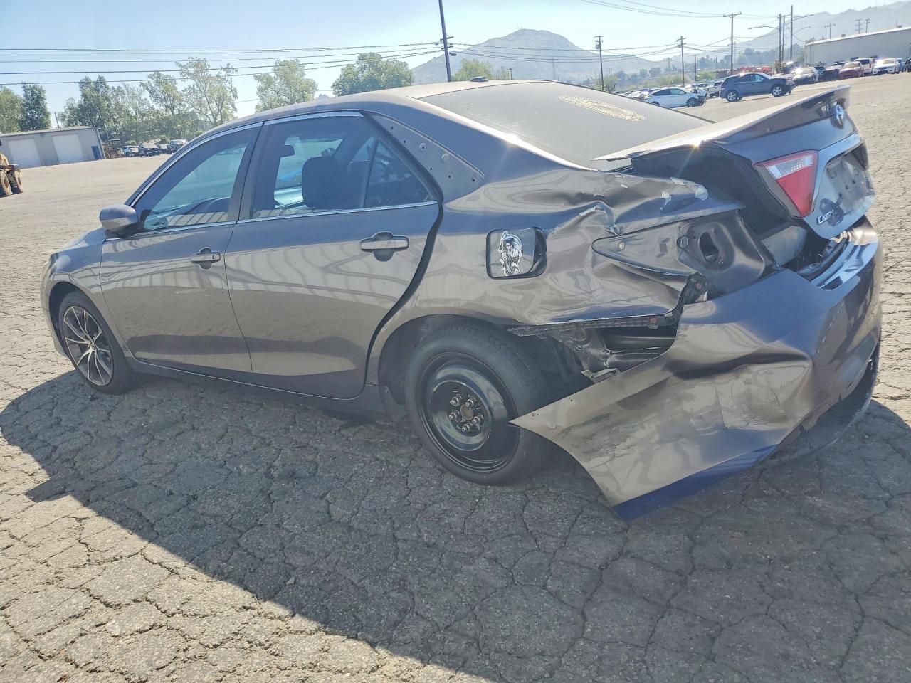 2016 TOYOTA CAMRY XSE photo 2