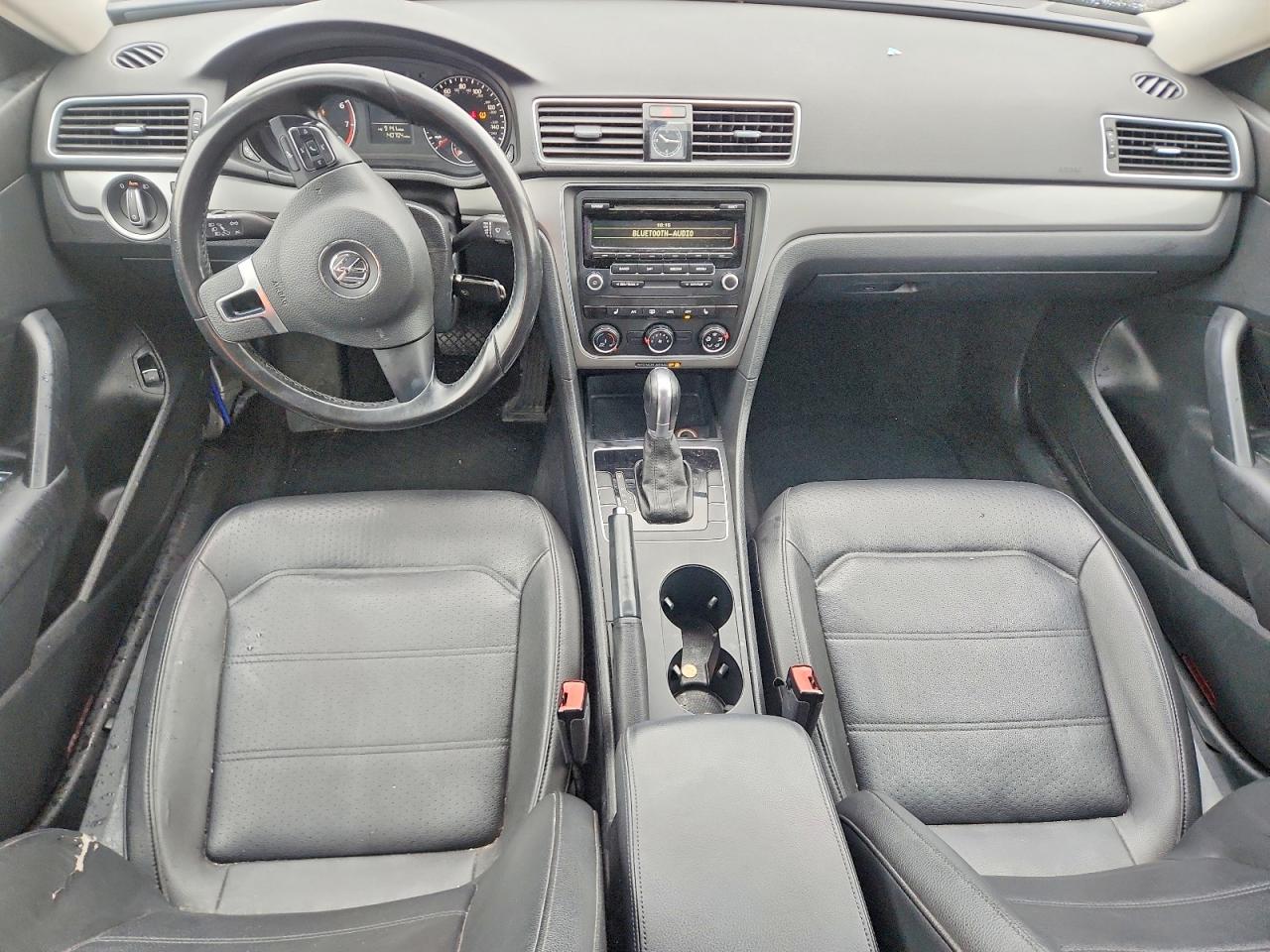 2014 VOLKSWAGEN PASSAT S photo 8