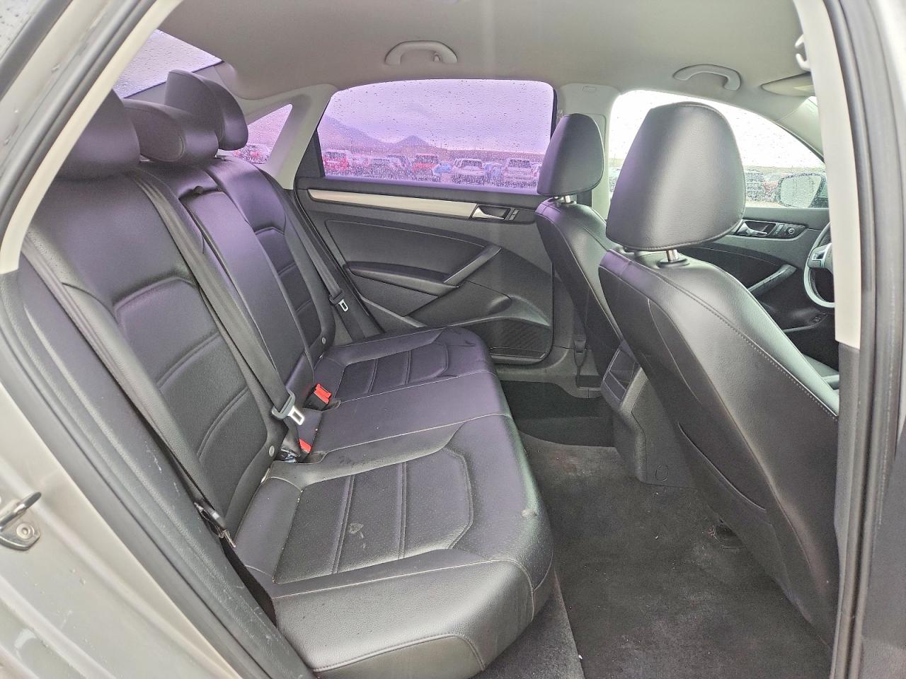 2014 VOLKSWAGEN PASSAT S photo 10
