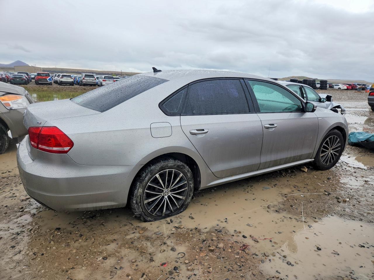 2014 VOLKSWAGEN PASSAT S photo 3