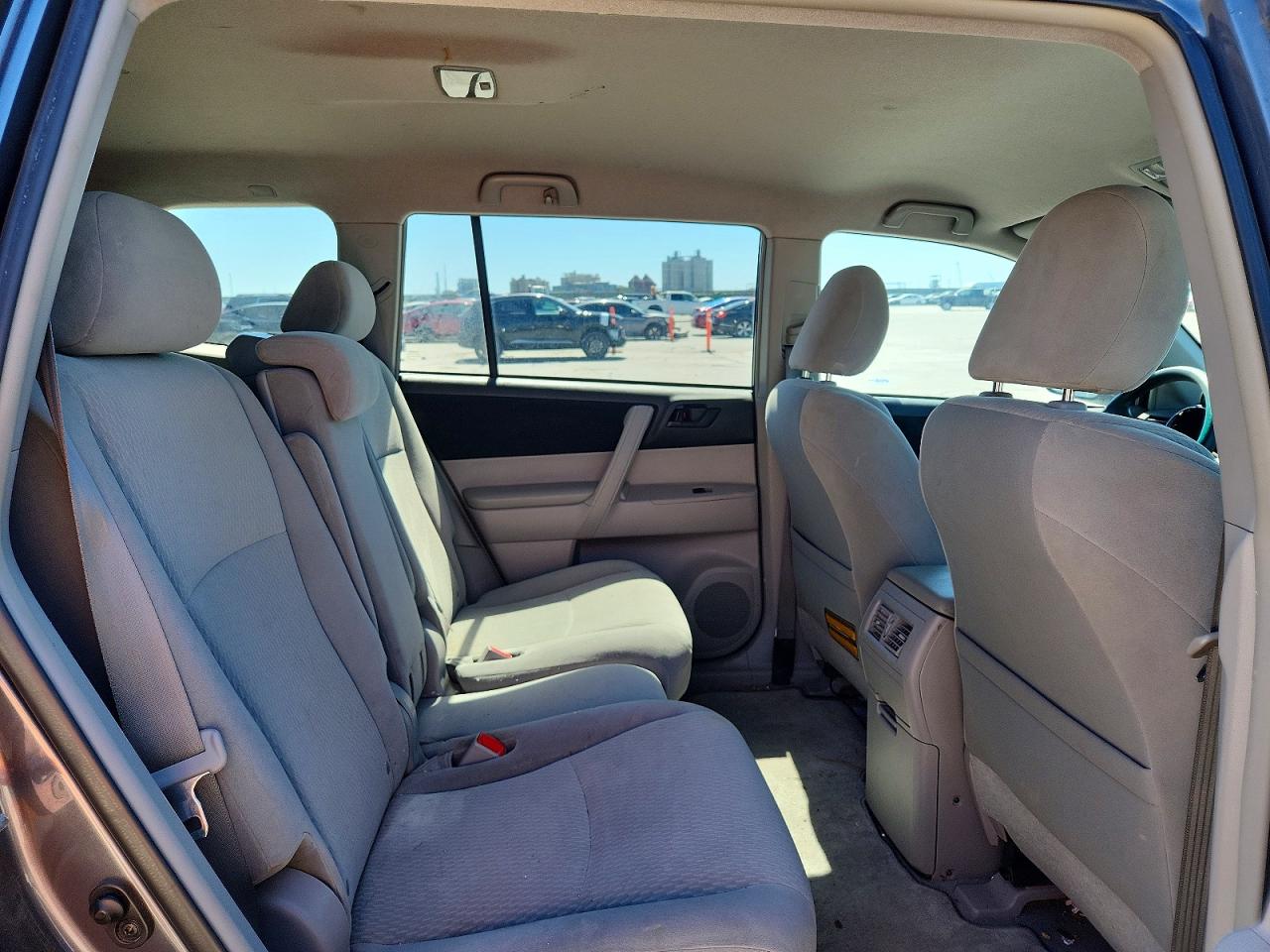 2010 TOYOTA HIGHLANDER BASE photo 21