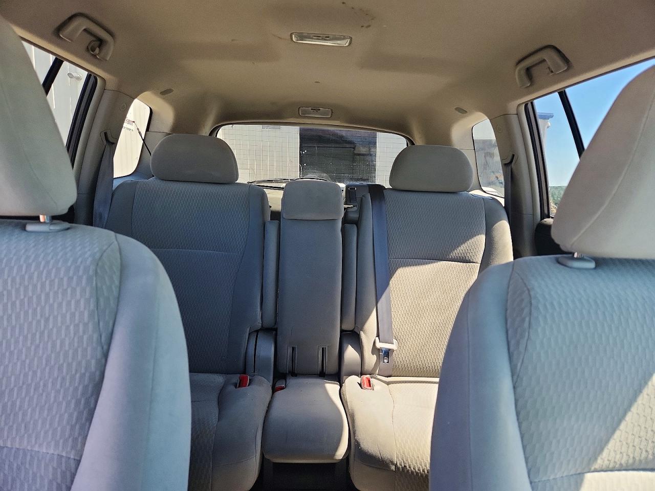 2010 TOYOTA HIGHLANDER BASE photo 19