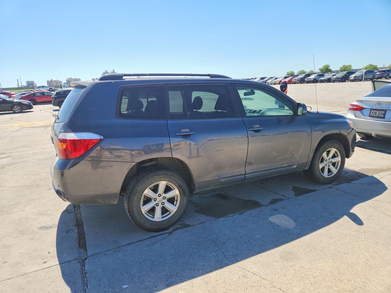 2010 TOYOTA HIGHLANDER BASE photo 5