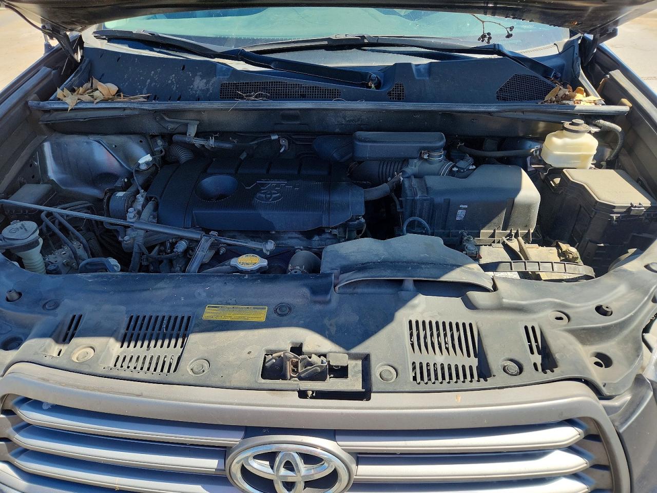 2010 TOYOTA HIGHLANDER BASE photo 23