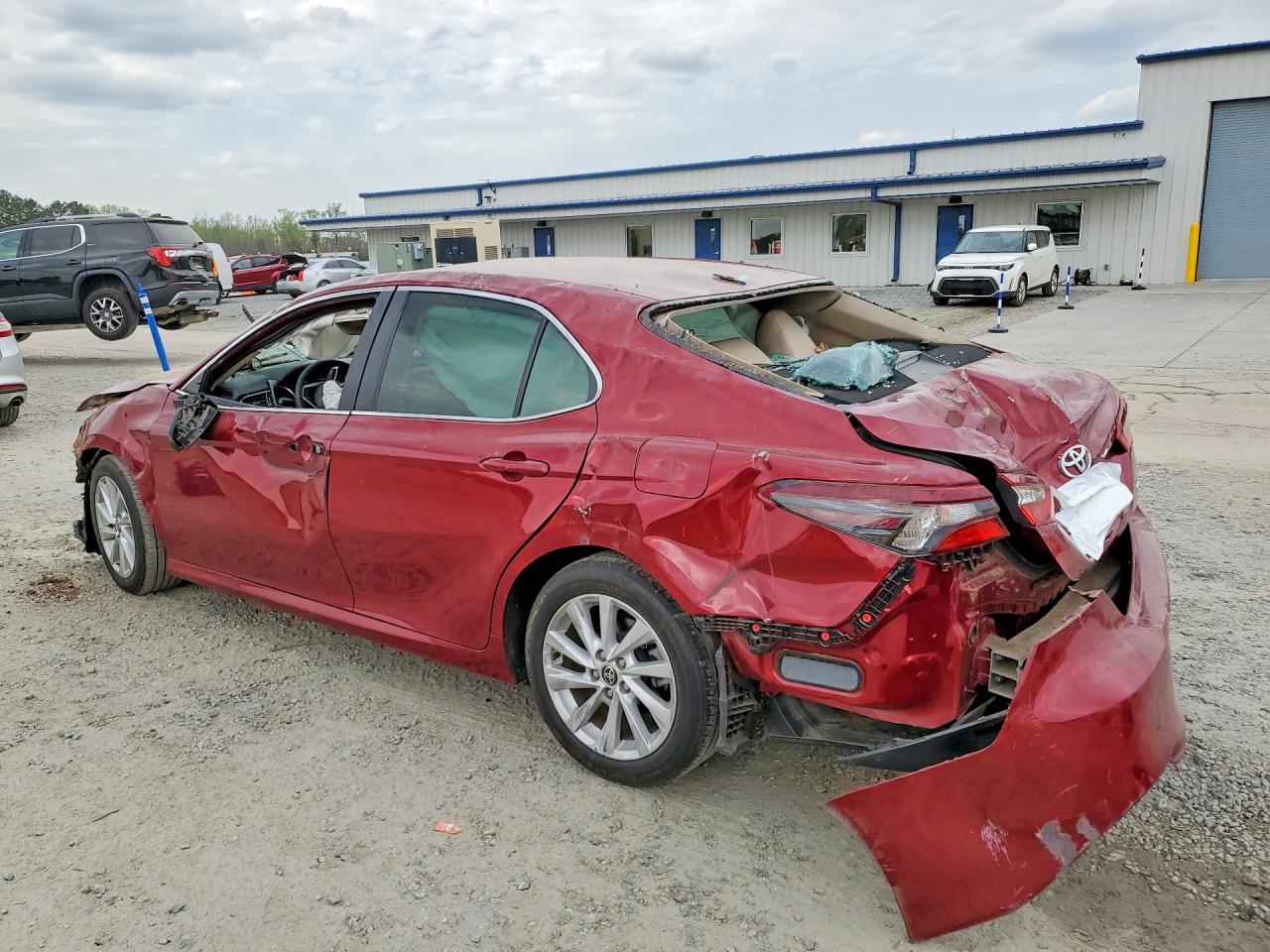 2021 TOYOTA CAMRY LE photo 3