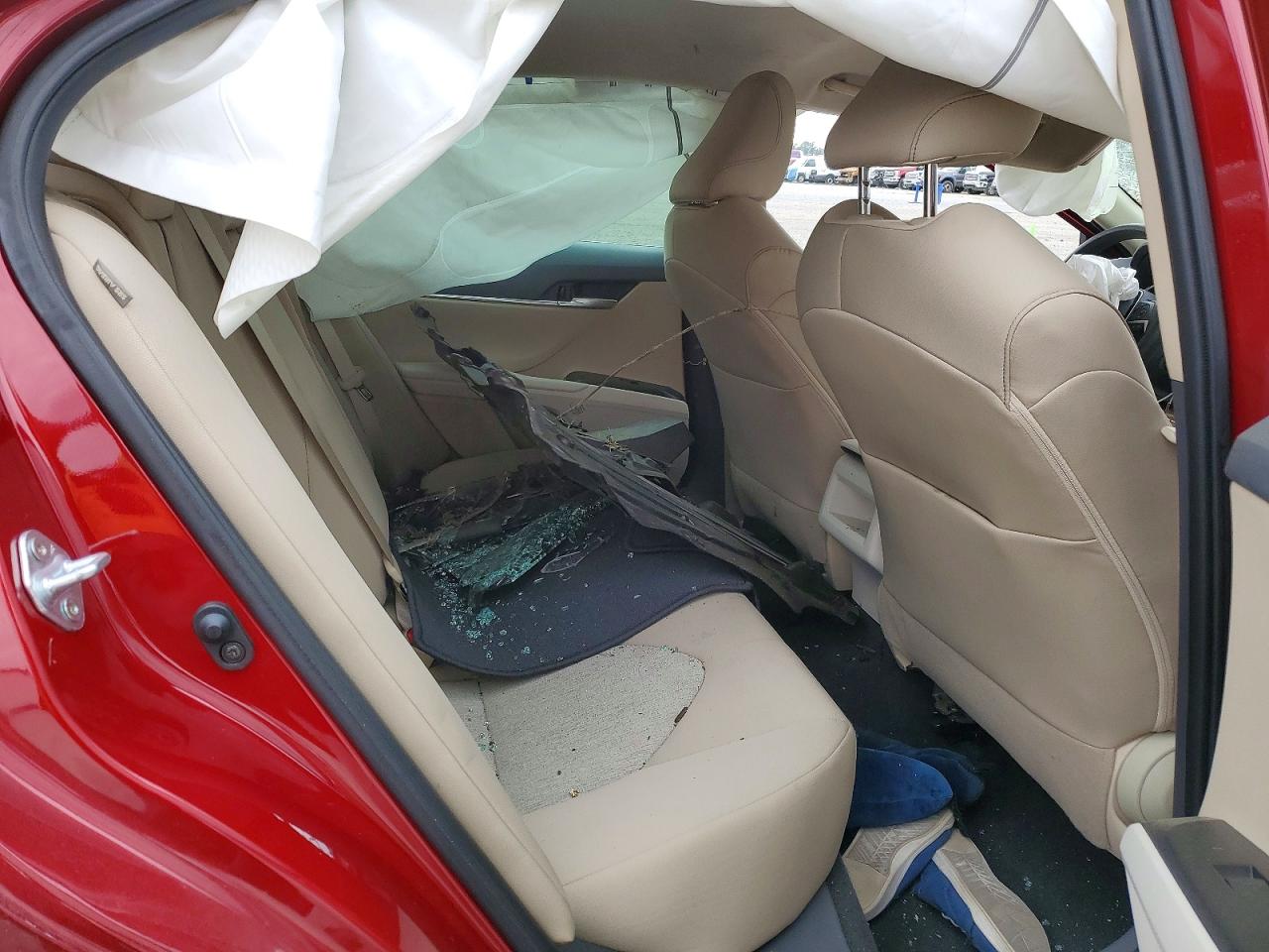 2021 TOYOTA CAMRY LE photo 19