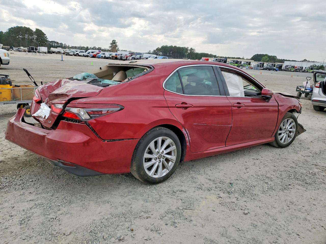 2021 TOYOTA CAMRY LE photo 5