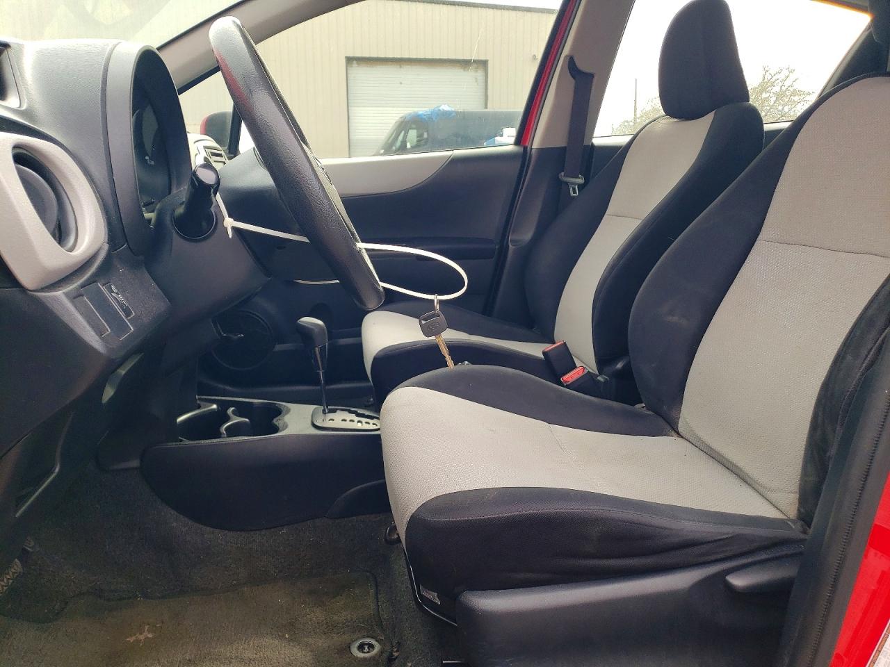 2012 TOYOTA YARIS 5-DOOR L photo 19