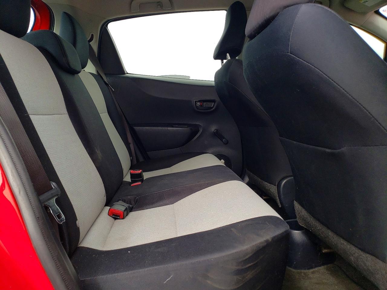 2012 TOYOTA YARIS 5-DOOR L photo 28