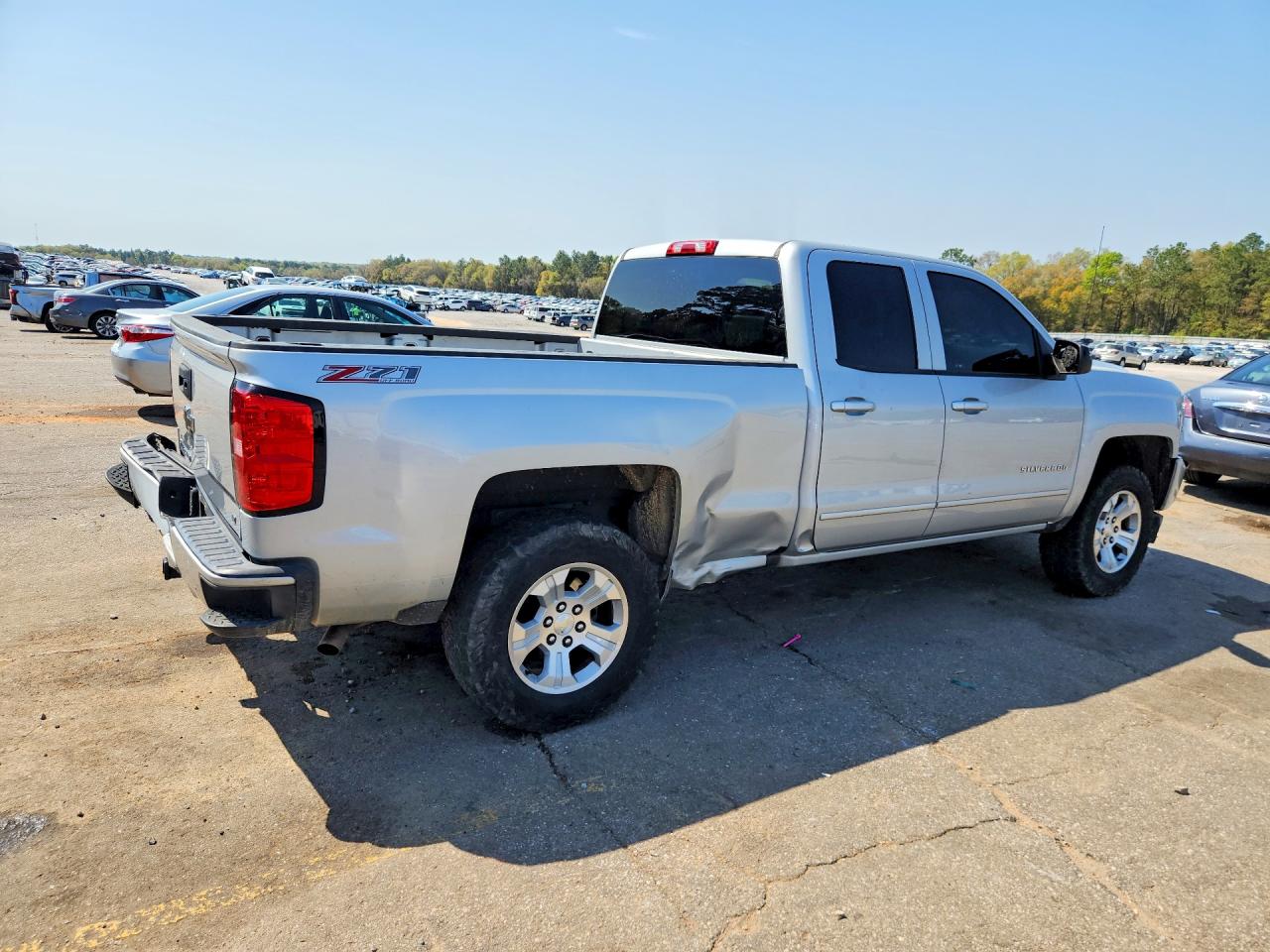 2017 CHEVROLET SILVERADO K1500 LT photo 3