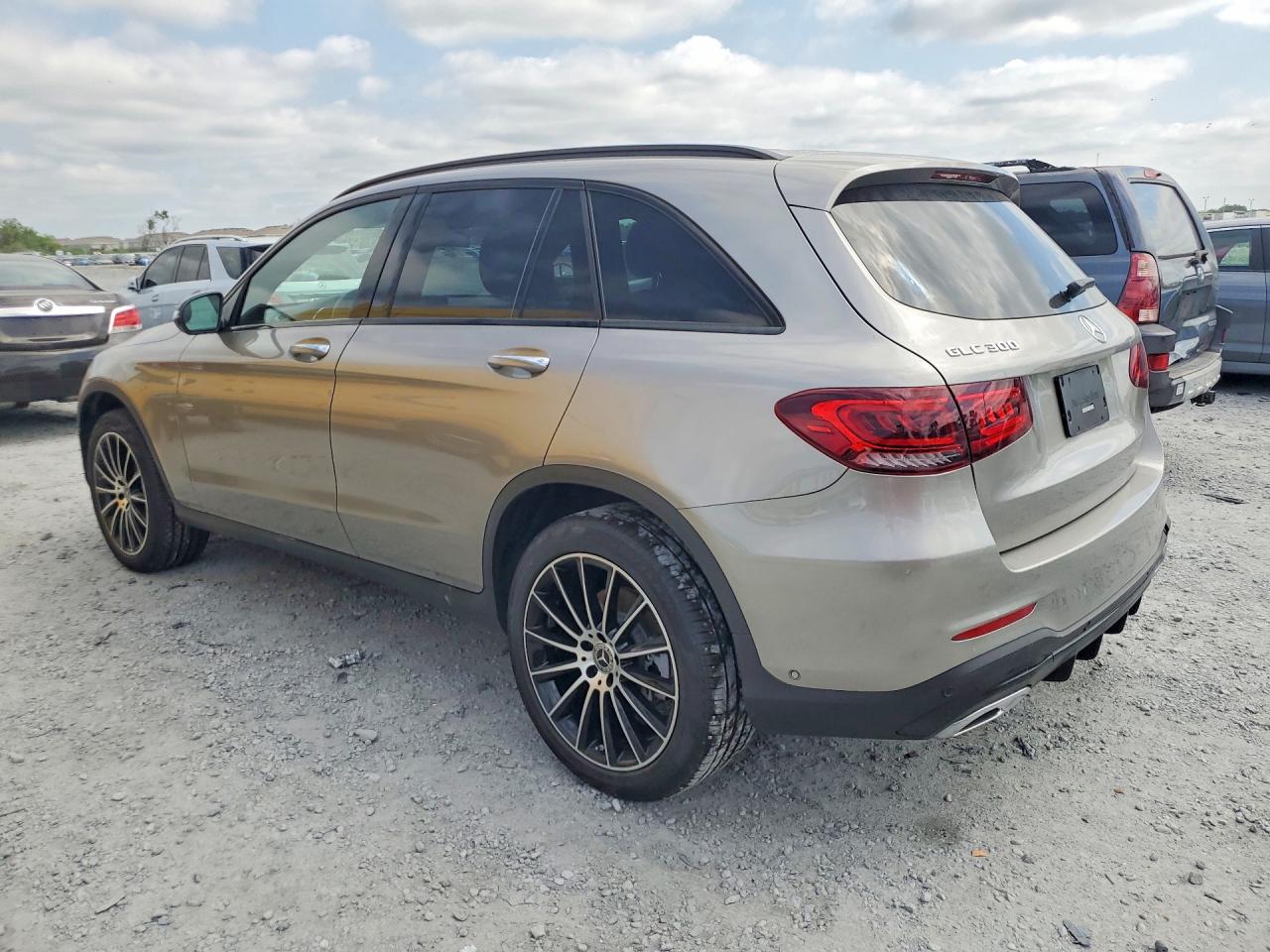 2021 MERCEDES-BENZ GLC 300 photo 2