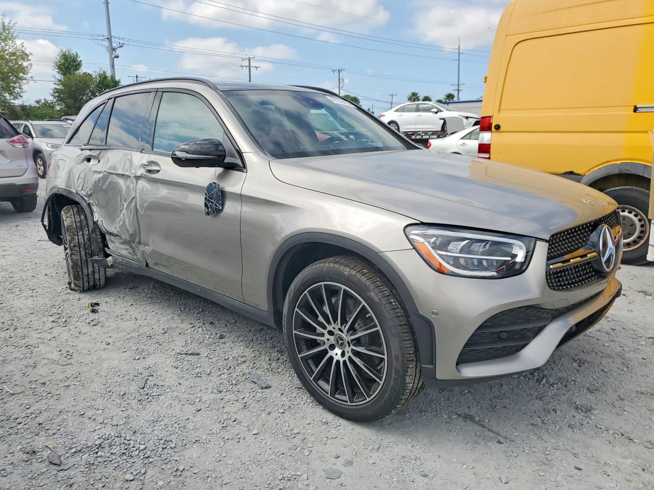 2021 MERCEDES-BENZ GLC 300 photo 4