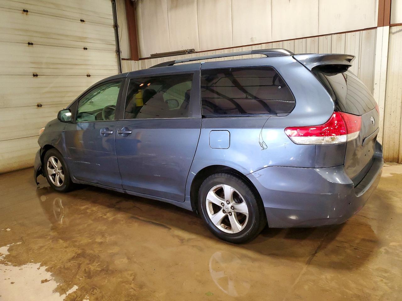 2014 TOYOTA SIENNA LE 8-PASSENGER photo 4