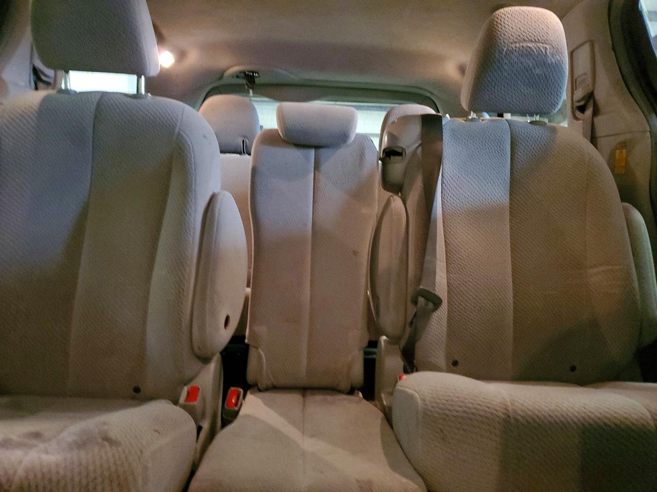 2014 TOYOTA SIENNA LE 8-PASSENGER photo 28