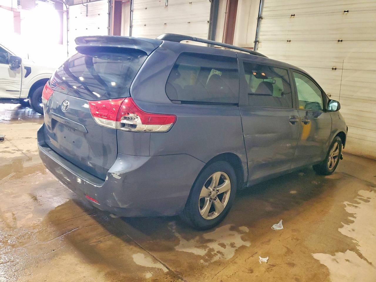 2014 TOYOTA SIENNA LE 8-PASSENGER photo 7